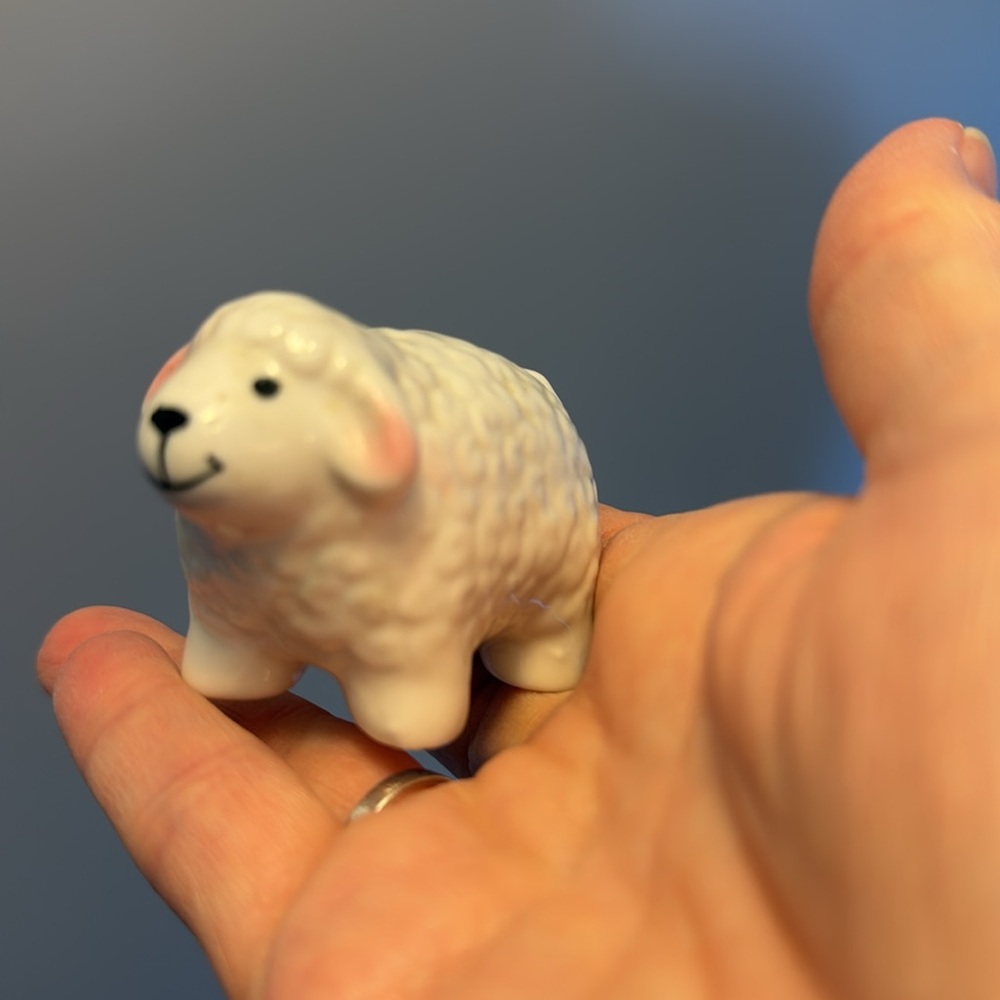 Adorable Sheep Salt and Pepper Shakers - Picture 2 of 5